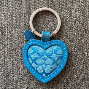 🩵Vintage coach classic C blue leather heart keychain!